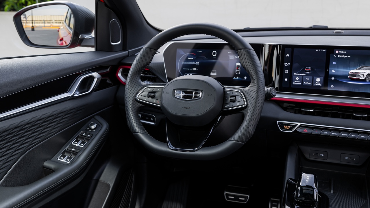 Geely Coolray 2026 vista lateral