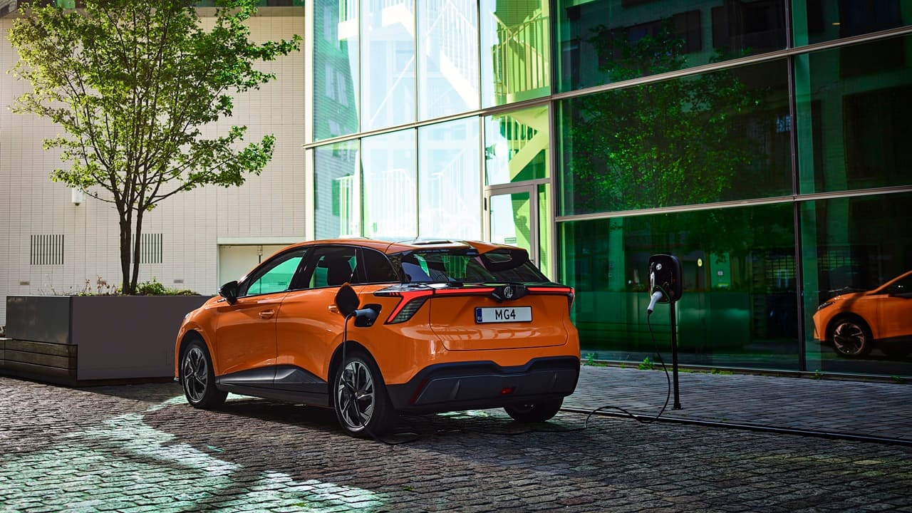 MG MG 4 2025 vista lateral