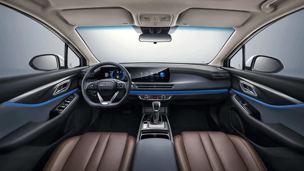 BAIC U5 Plus 2025 vista lateral