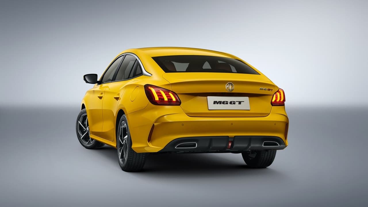 MG GT 2024 vista trasera